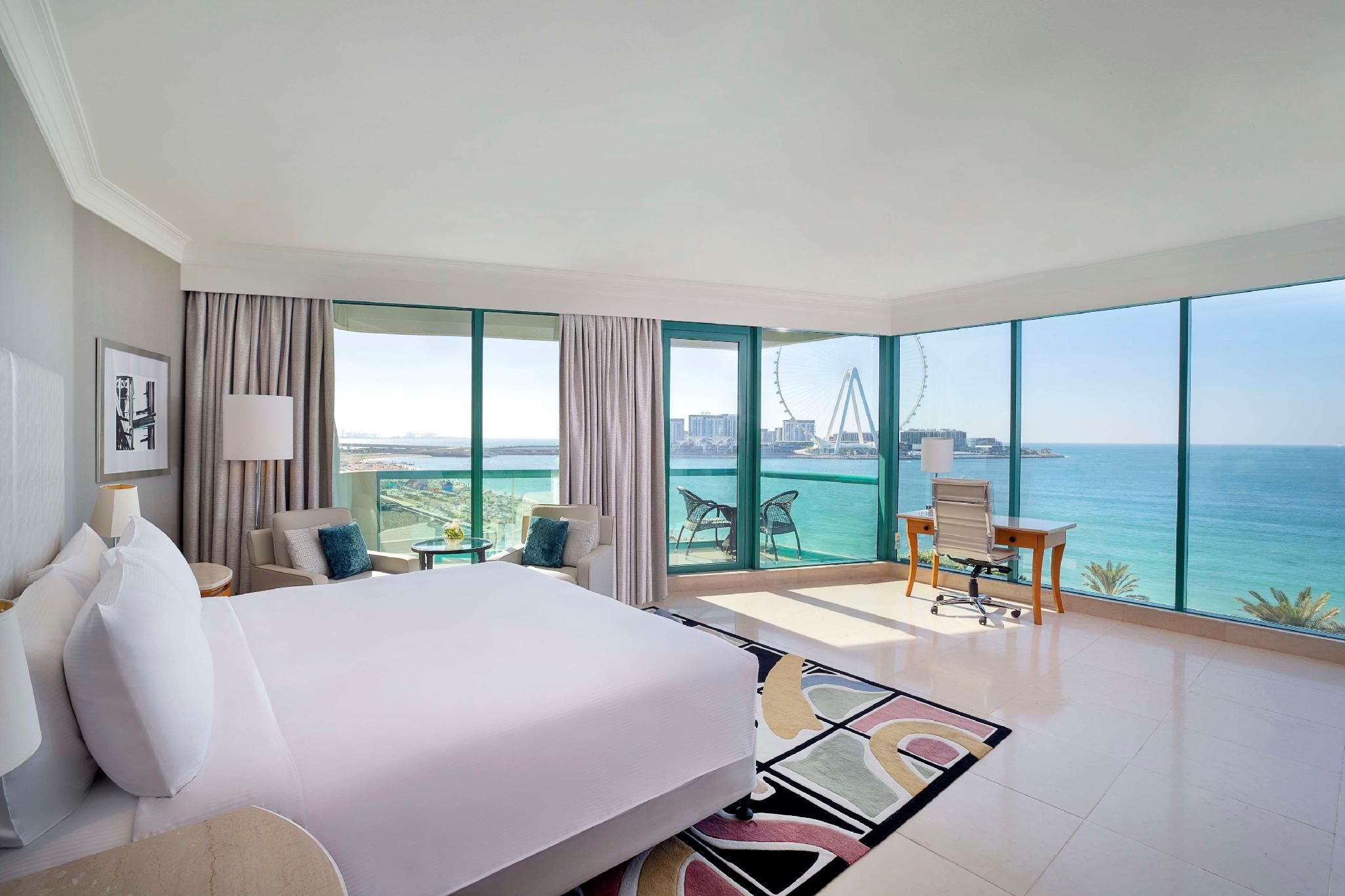 King Corner Suite With Sea View - Balcony