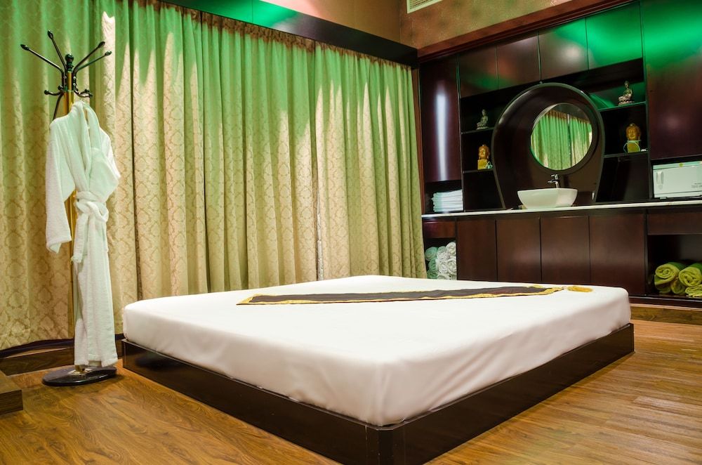 Ramee Guestline Hotel