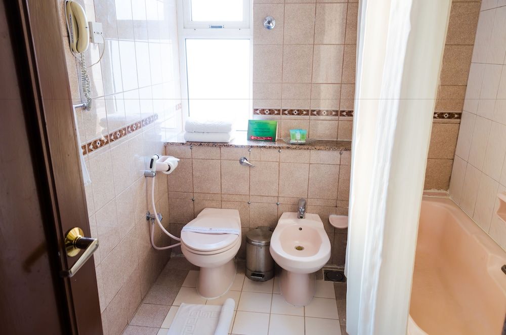 Ramee Guestline Hotel Deluxe Room 7