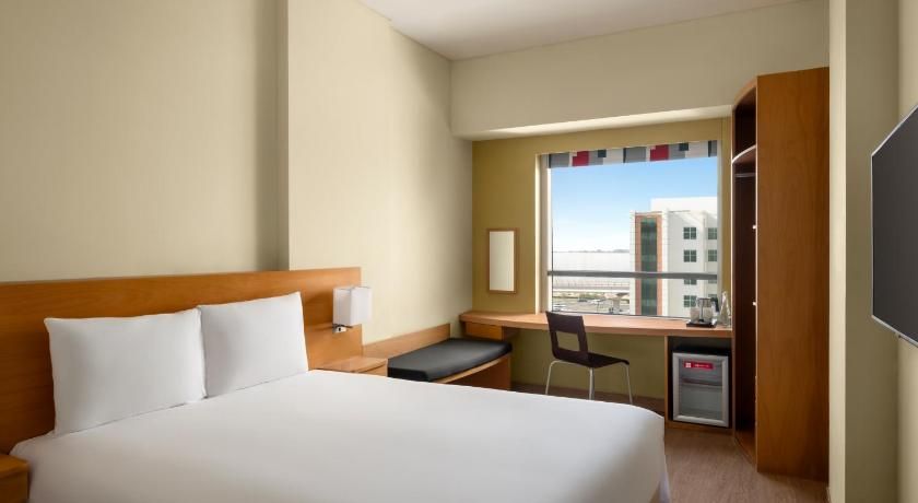 undefined ibis Mall Avenue Dubai 9