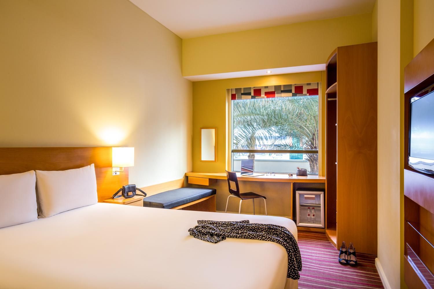 ibis Mall Avenue Dubai Standard Room with 1 double bed