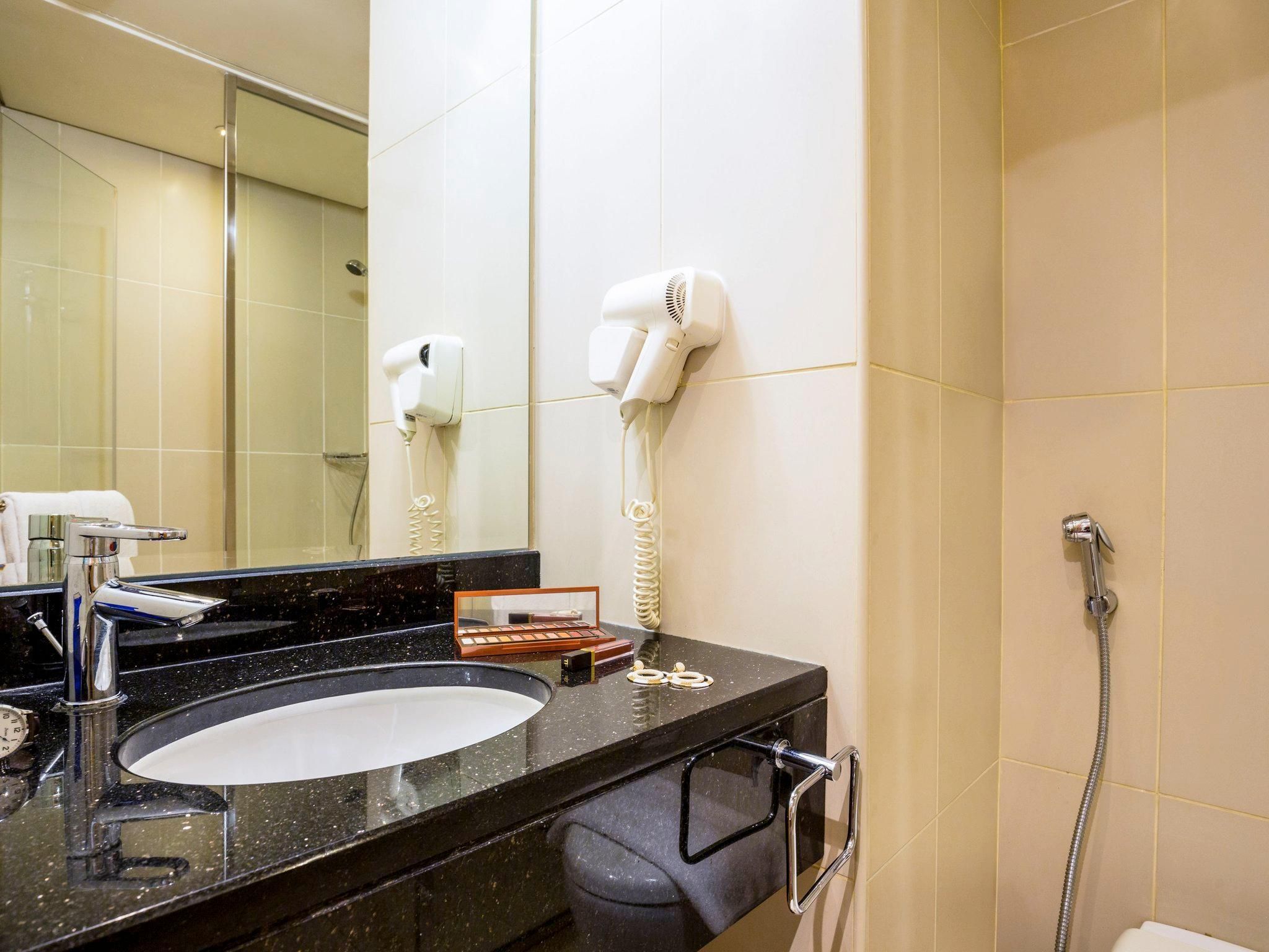 ibis Mall Avenue Dubai Standard Room with 1 double bed 3