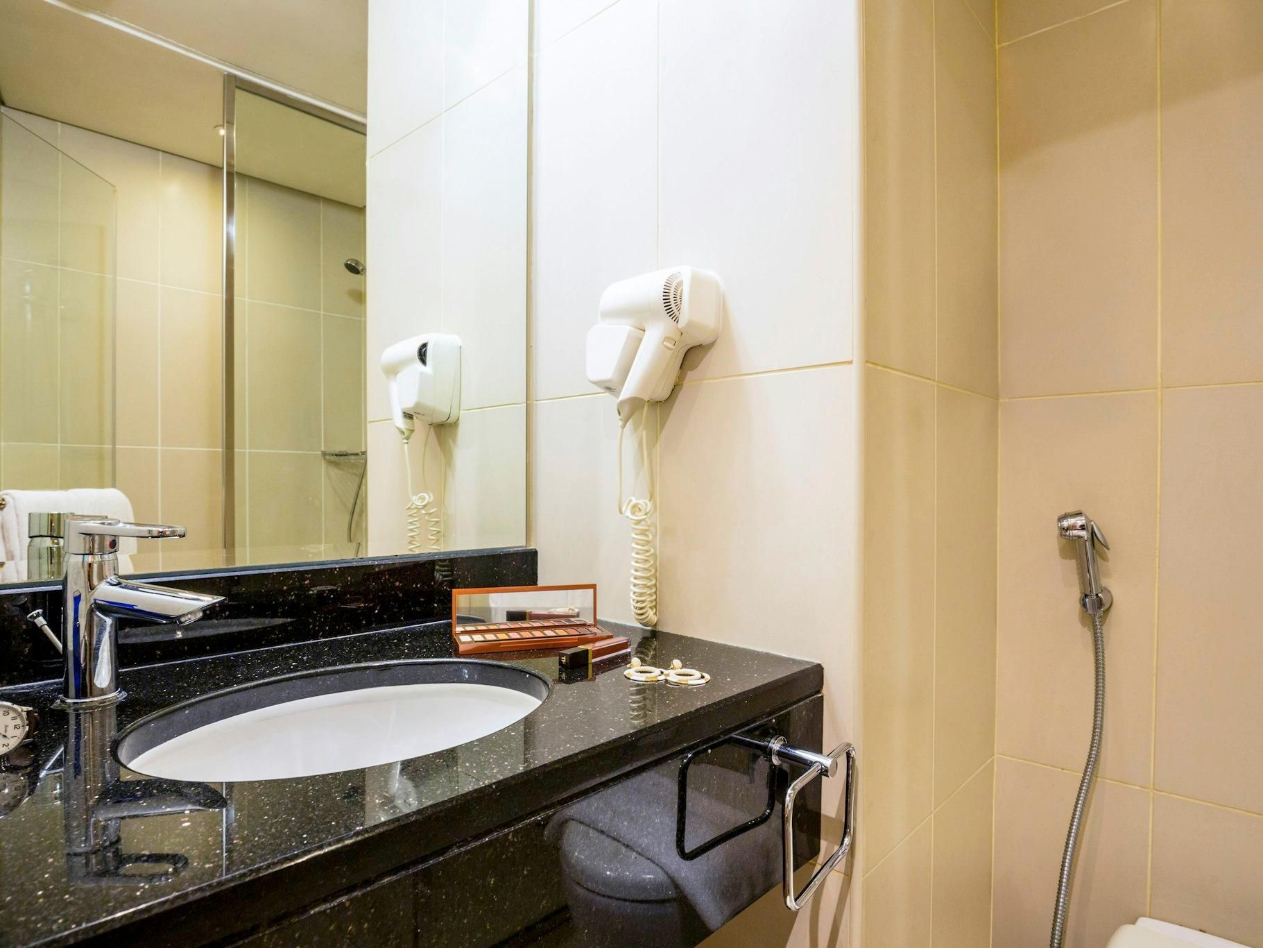 undefined ibis Mall Avenue Dubai 7