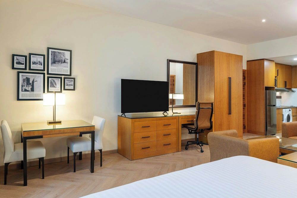 undefined Four Points by Sheraton Bur Dubai 10