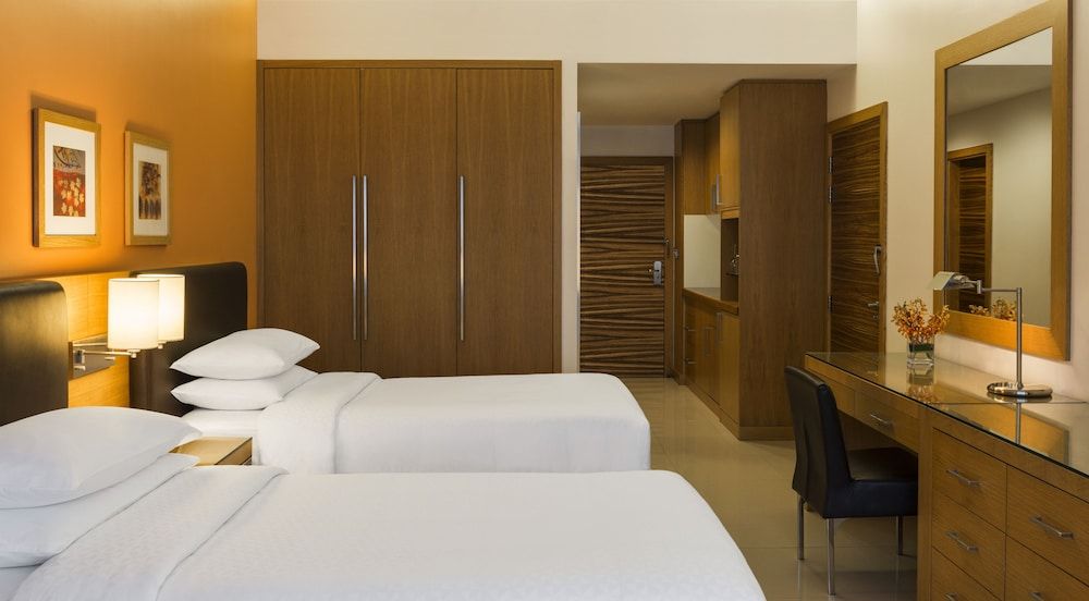 Four Points by Sheraton Bur Dubai Classic Room, 2 Twin Beds, Non Smoking - Complimentary Shuttle Service to Dubai Mall and Kite Beach 2