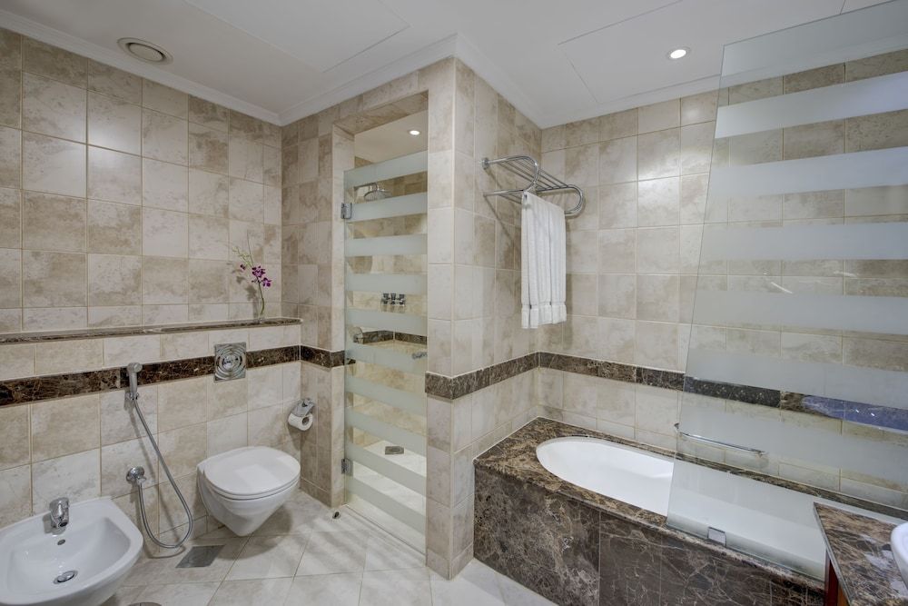Donatello Hotel Deluxe Room (King) 6