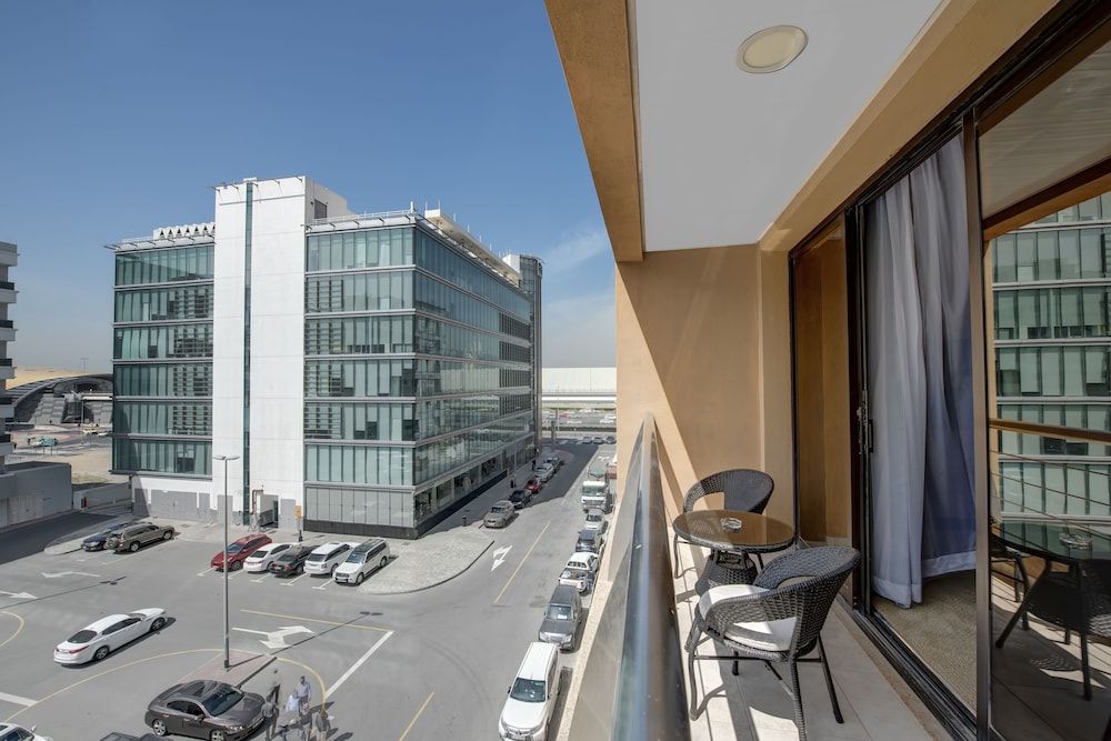 Donatello Hotel Deluxe Room (King) 3