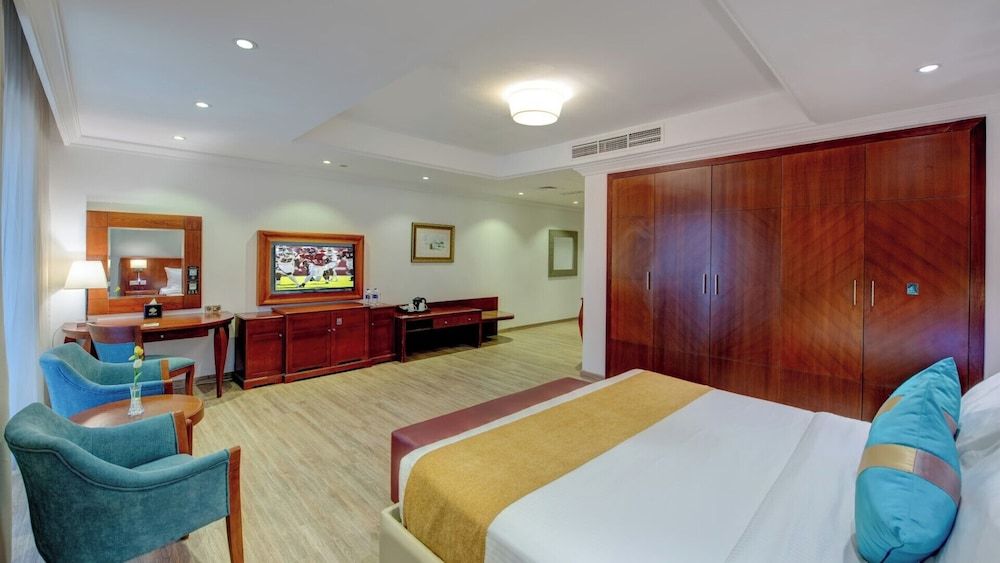 Donatello Hotel Deluxe Room (King) 7