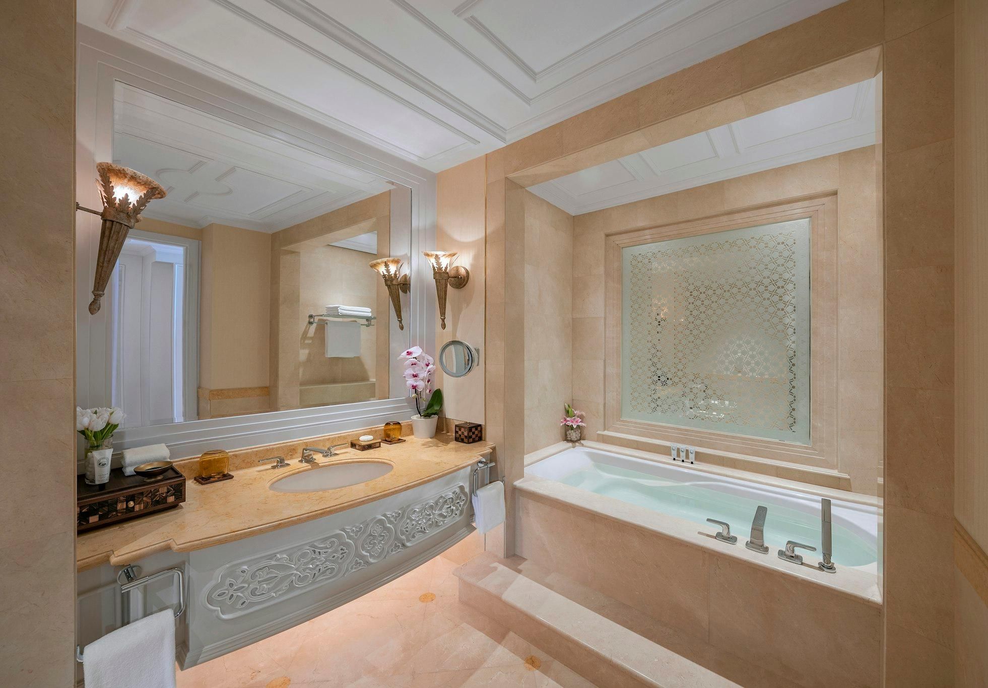 Emirates Palace Mandarin Oriental, Abu Dhabi Deluxe City View Room Twin 3