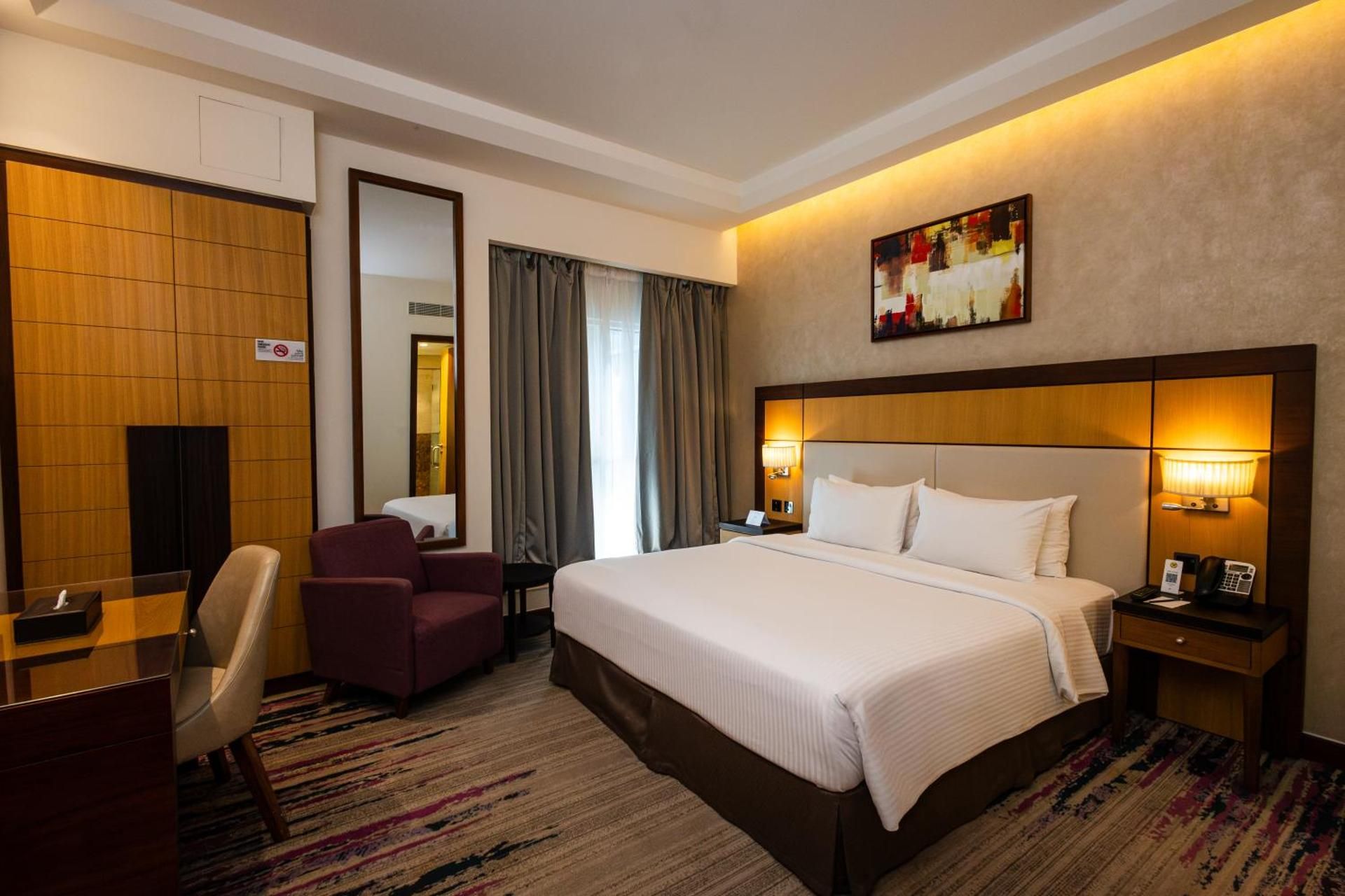 Golden Tulip Media Hotel Standard Room - 1 King Bed 25SQM Free WiFi Shower