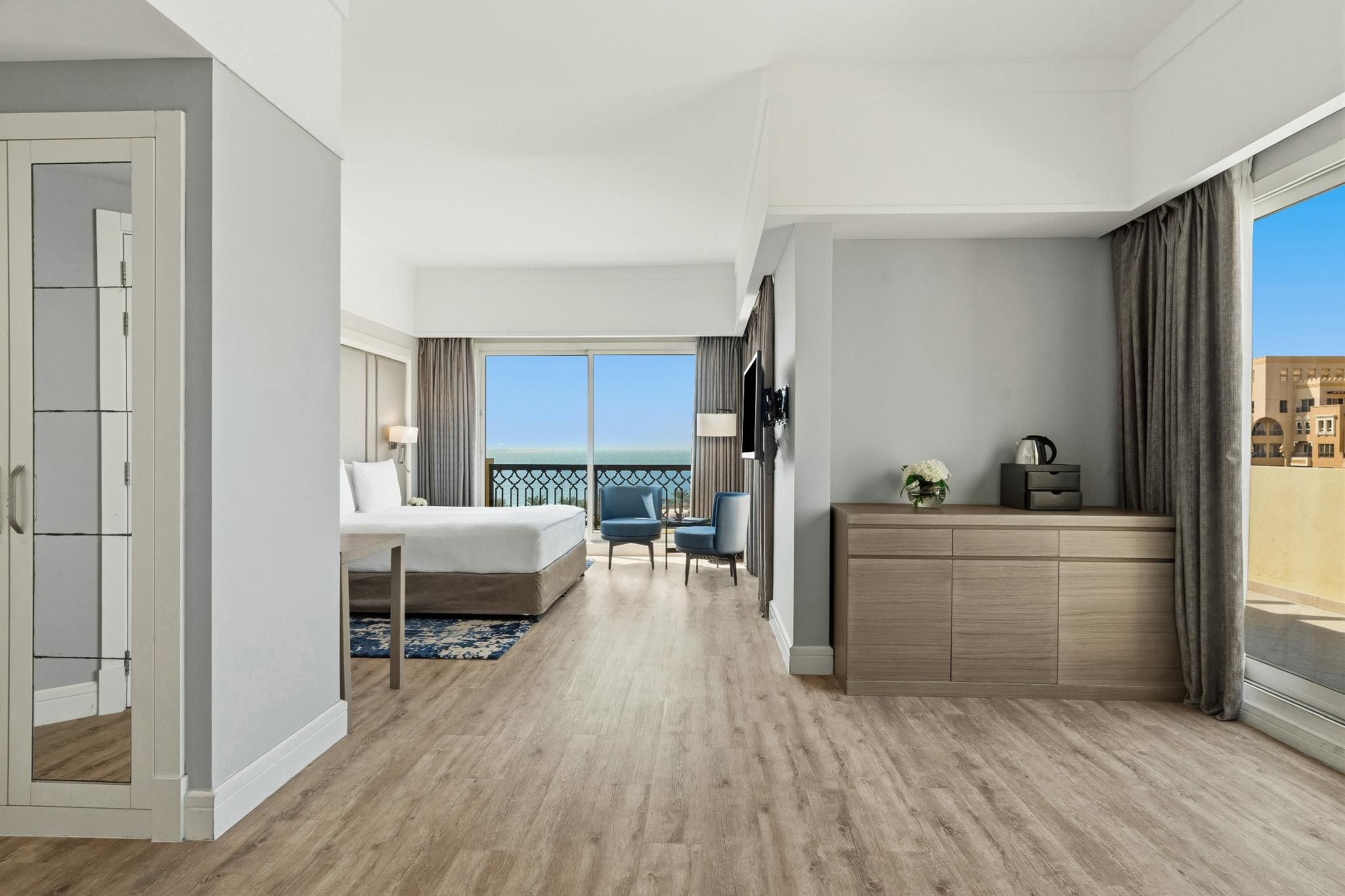 Interconnecting Premium Family Suite with Pool or Sea View