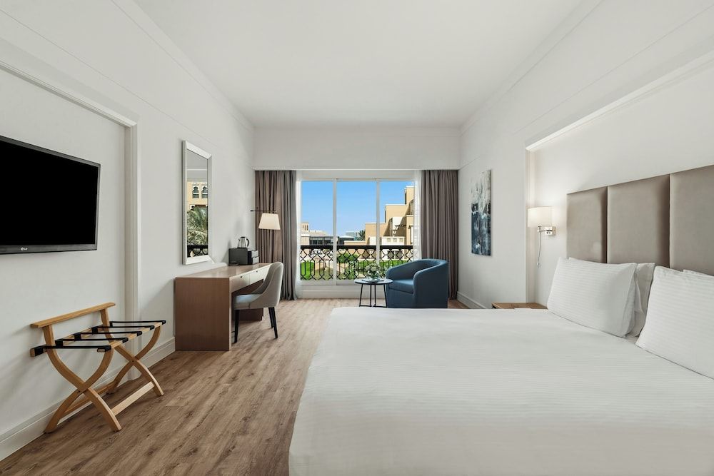 Deluxe Room, 1 King Bed, Garden View