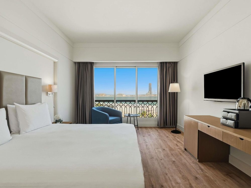 Deluxe Room, 1 King Bed, Sea View