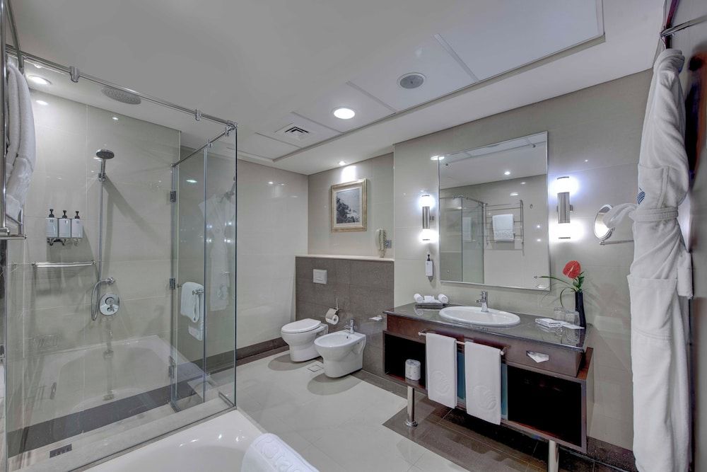 Media Rotana Room, 2 Twin Beds (Guest) 6