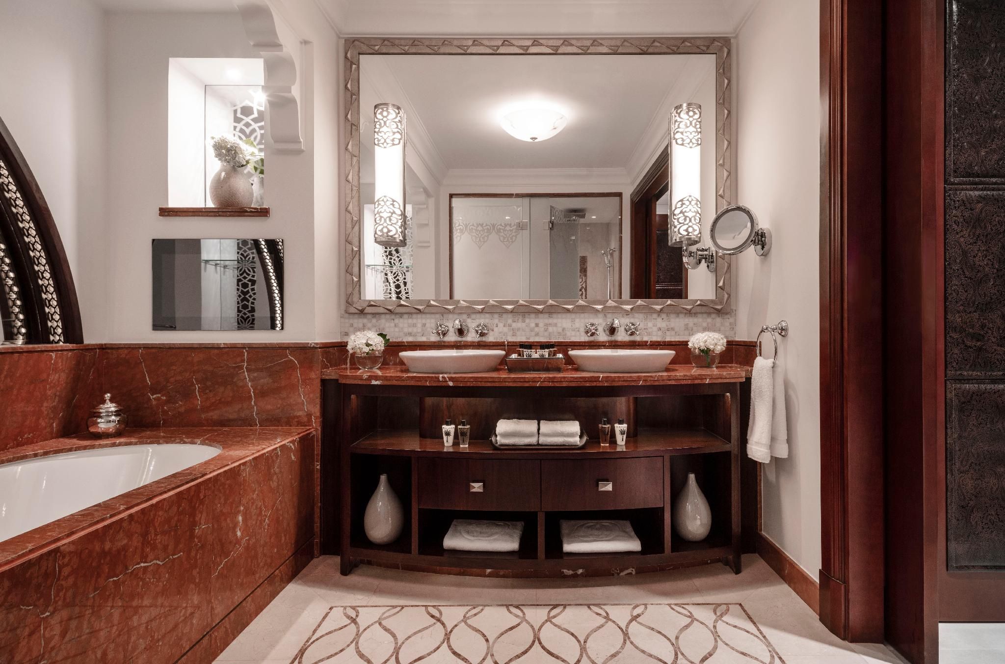 The Palace - Superior Deluxe King Room