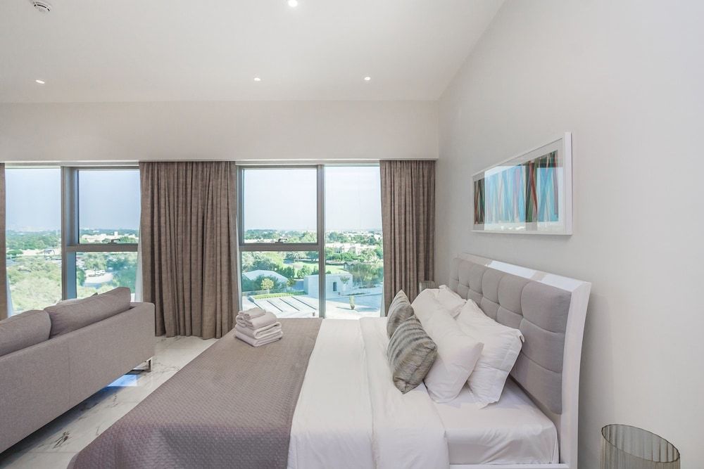 DHH - Central Park Studio (242) 4