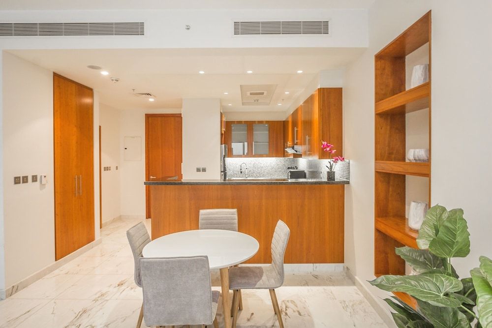 DHH - Central Park Studio (242) 21