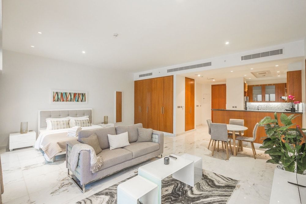 DHH - Central Park Studio (242) 22