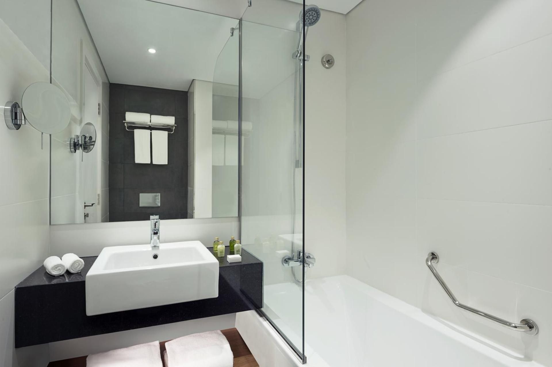 1 King and 1 Sofa Bed, VYP One Bedroom Suite