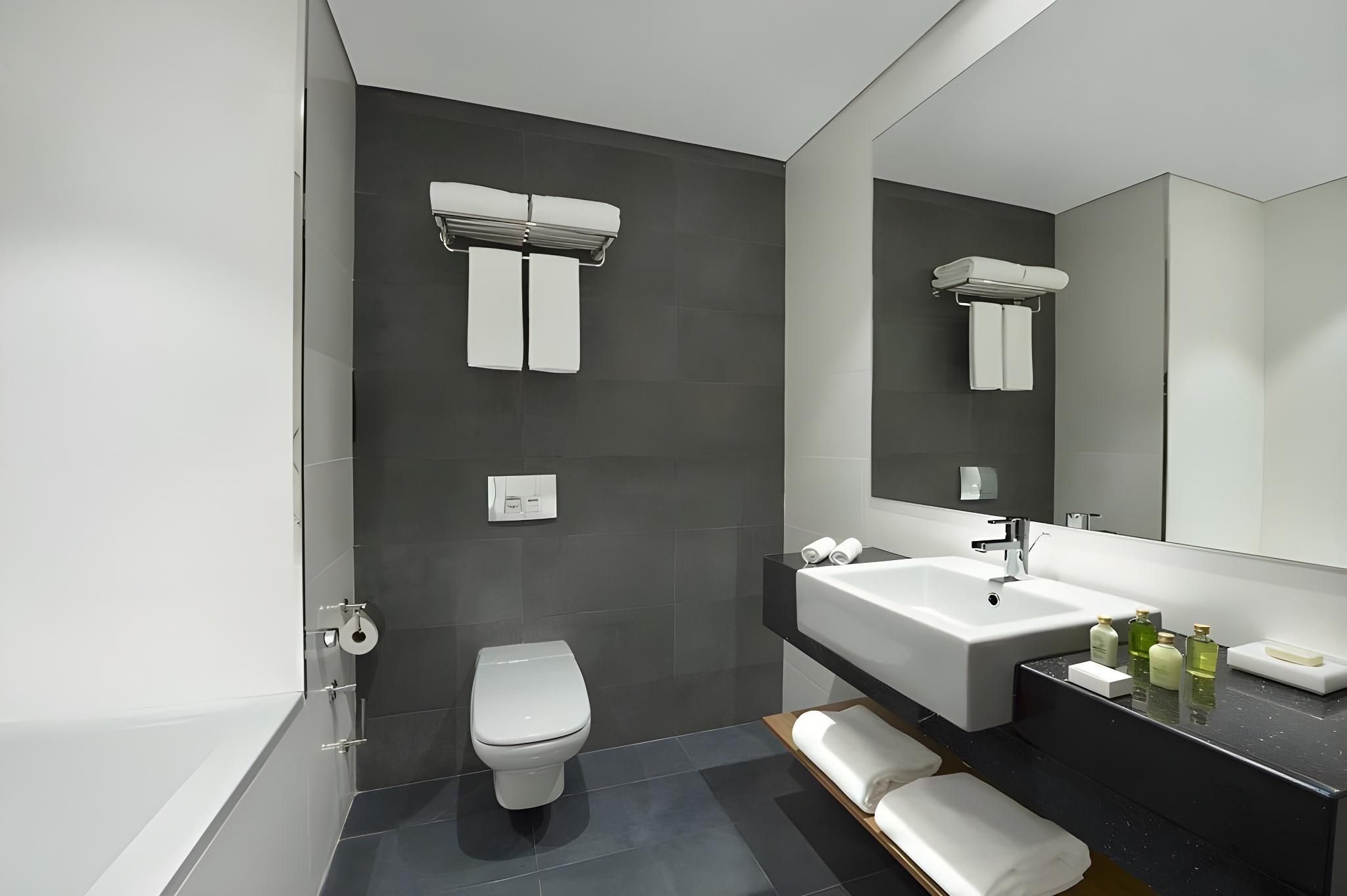 1 King Bed Premium Suite