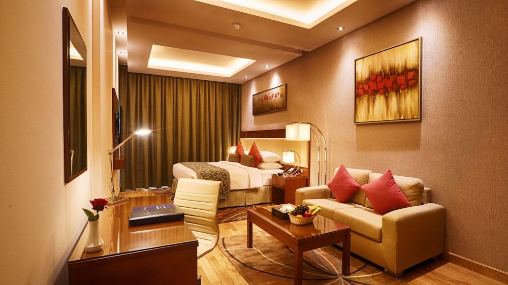 Rose Park Hotel Al Barsha Deluxe King Room 5