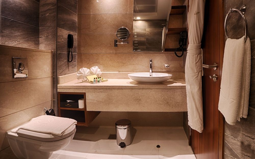Rose Park Hotel Al Barsha Deluxe King Room 3