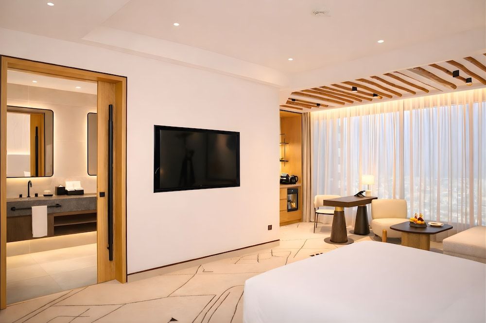 The H Dubai Deluxe Room, 1 King Bed, City View (Grand) 3