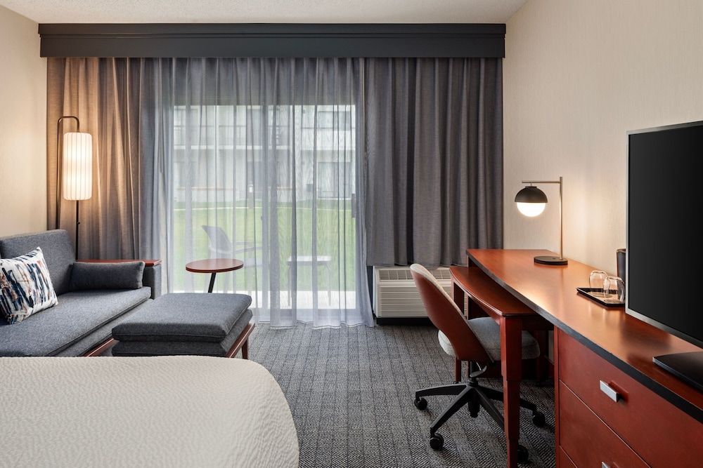 Room, 1 King Bed with Sofa bed, Non Smoking (Hearing Accessible)