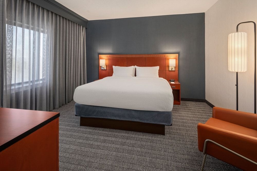 Suite, 1 Bedroom (Mobility/Hearing Accessible, Tub)