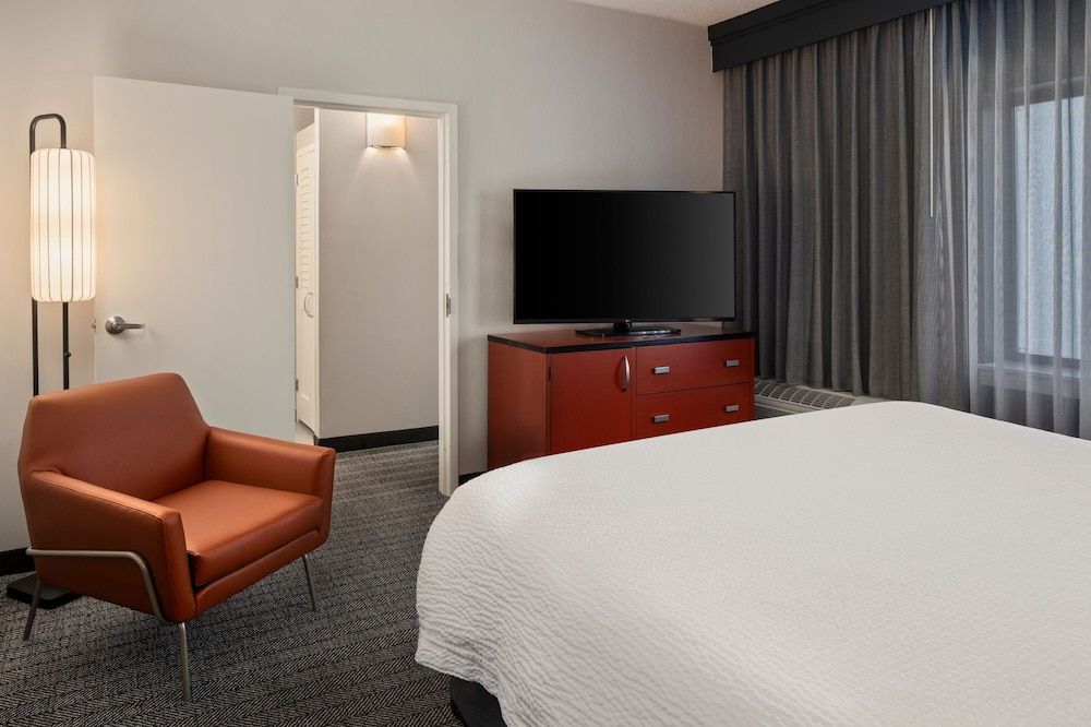 Suite, 1 Bedroom (Mobility/Hearing Accessible, Tub)