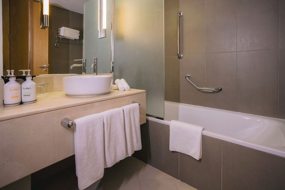 undefined Holiday Inn Abu Dhabi by IHG 10