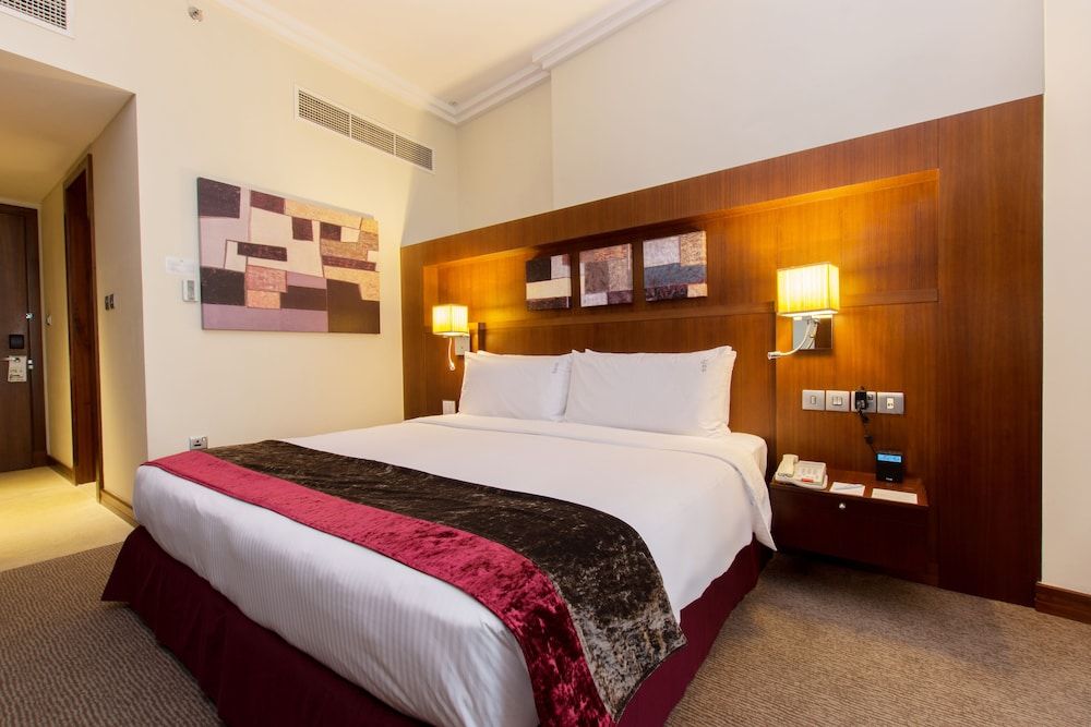 undefined Holiday Inn Abu Dhabi by IHG 10