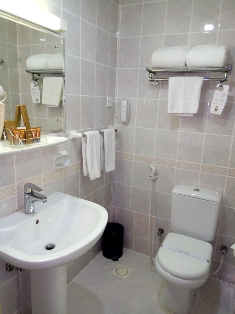 Landmark Plaza Hotel Classic Room Twin Beds 5