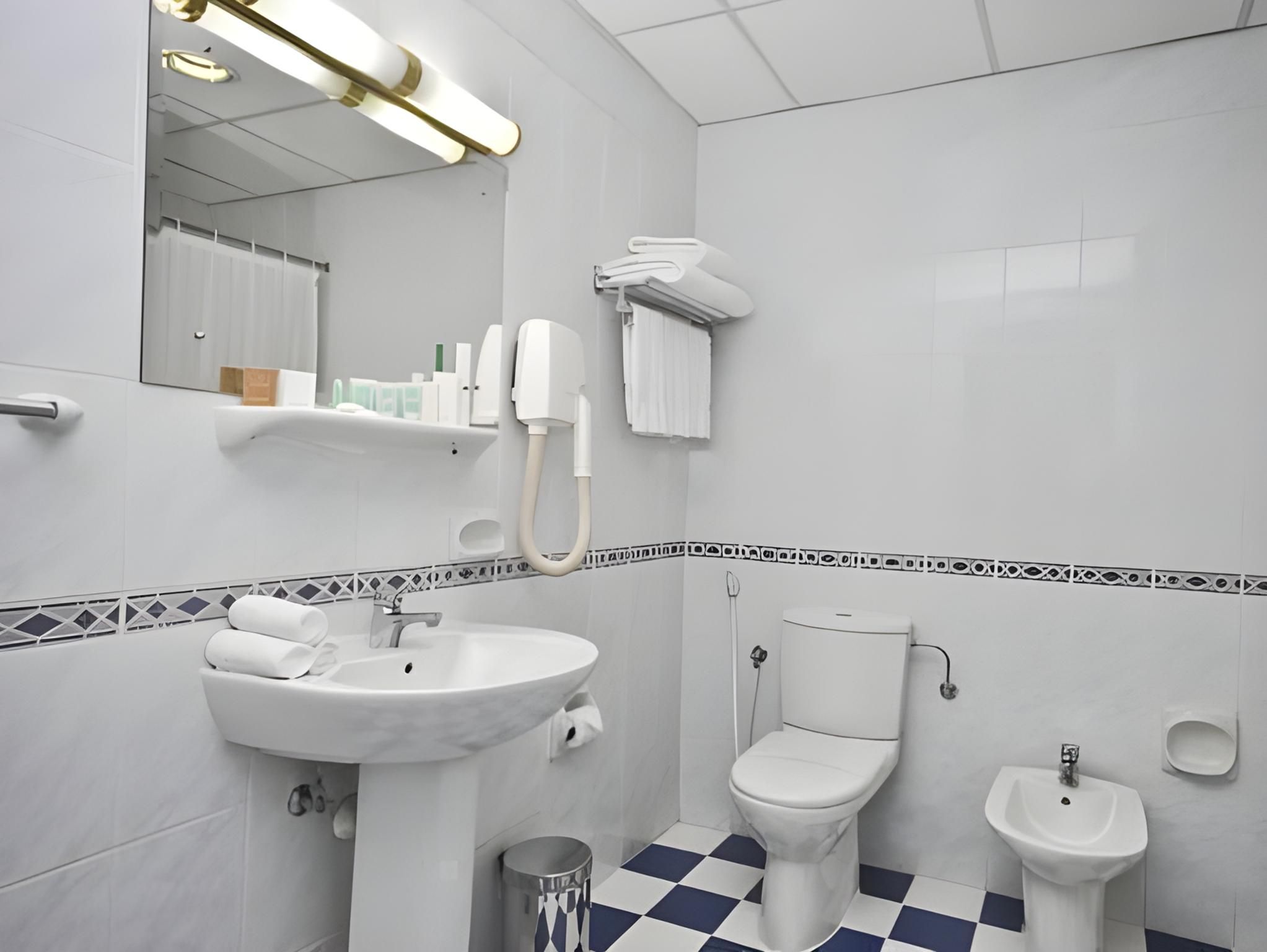 Landmark Plaza Hotel Standard Room 3