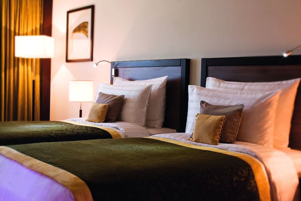 Room (AVANI)