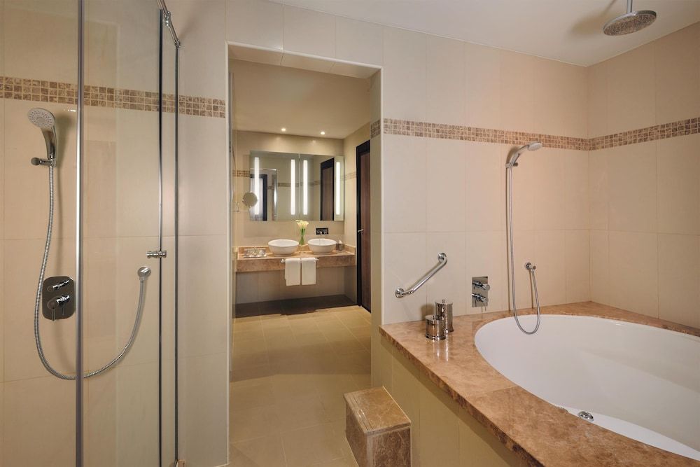 Executive Suite (AVANI)