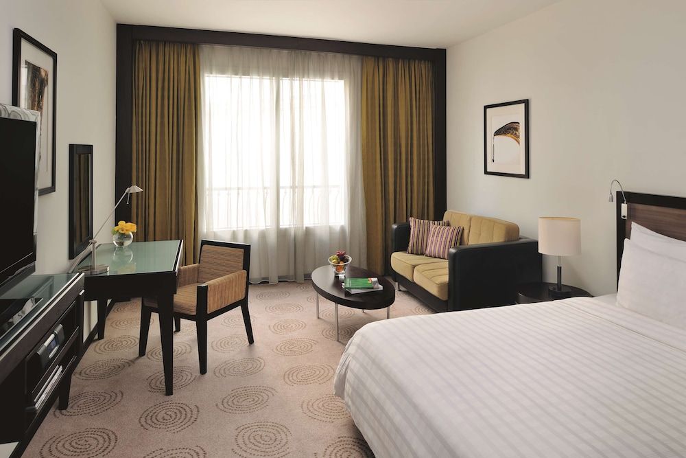 Room (AVANI)