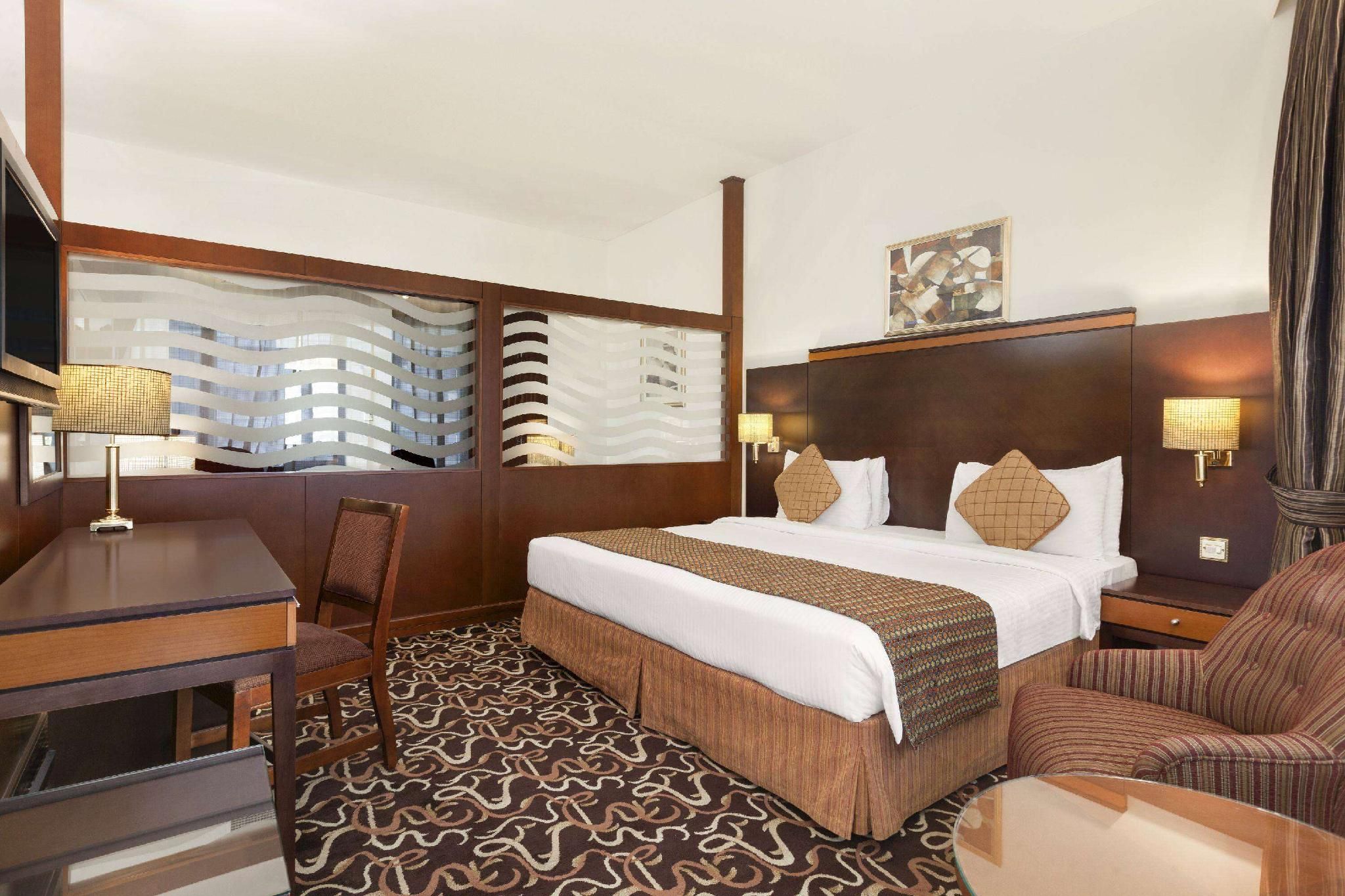 1 Queen Bed, Standard, Non-Smoking