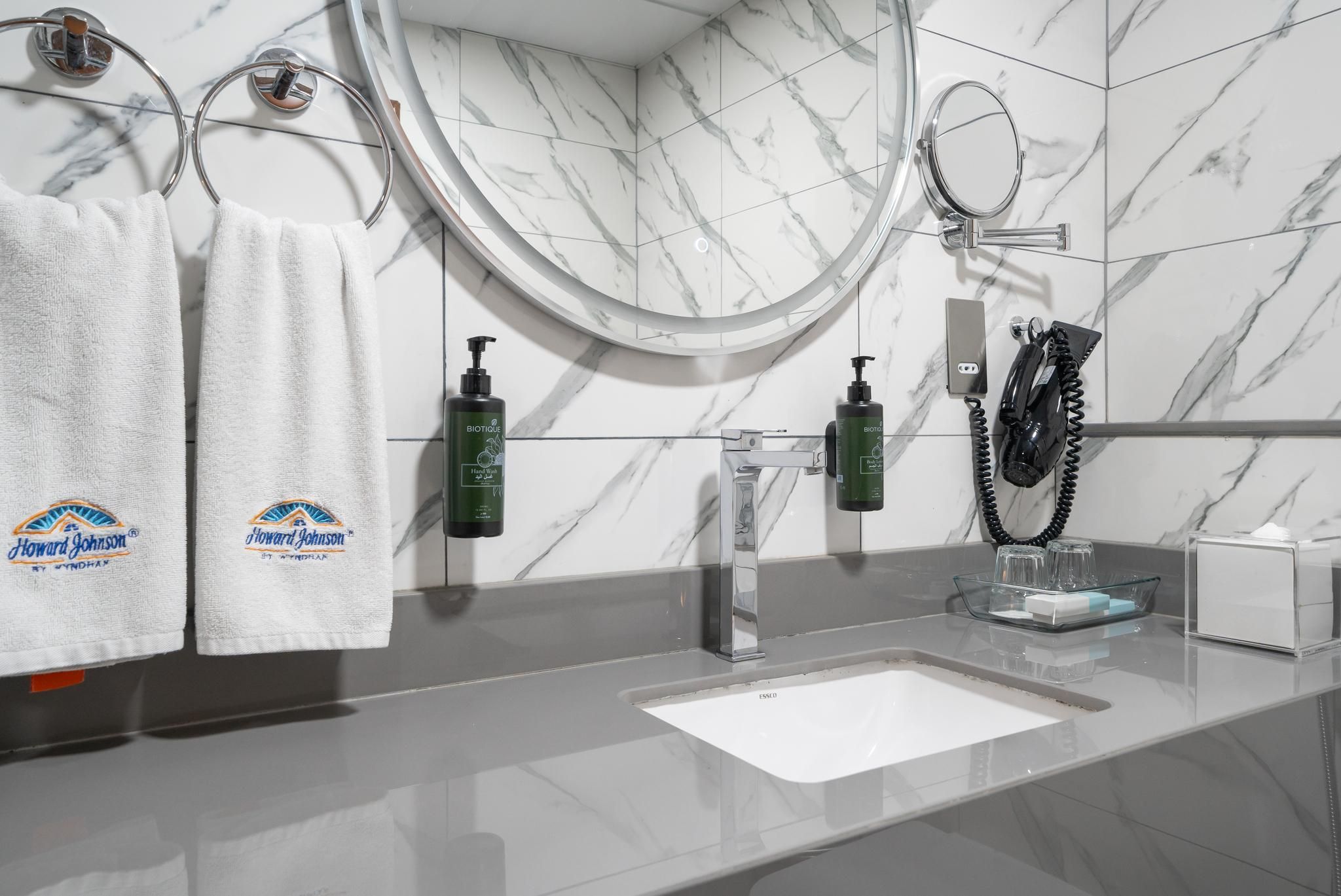 1 Queen Bed, Standard, Non-Smoking