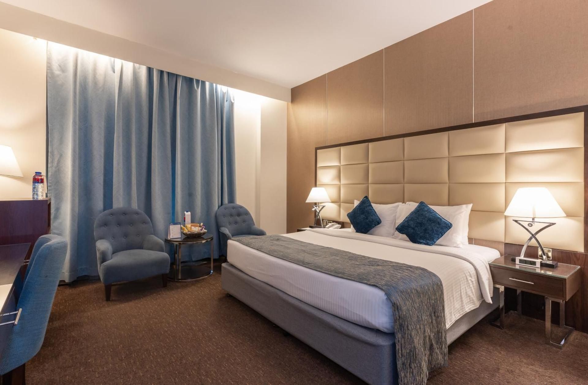 1 Queen Bed, Standard, Non-Smoking