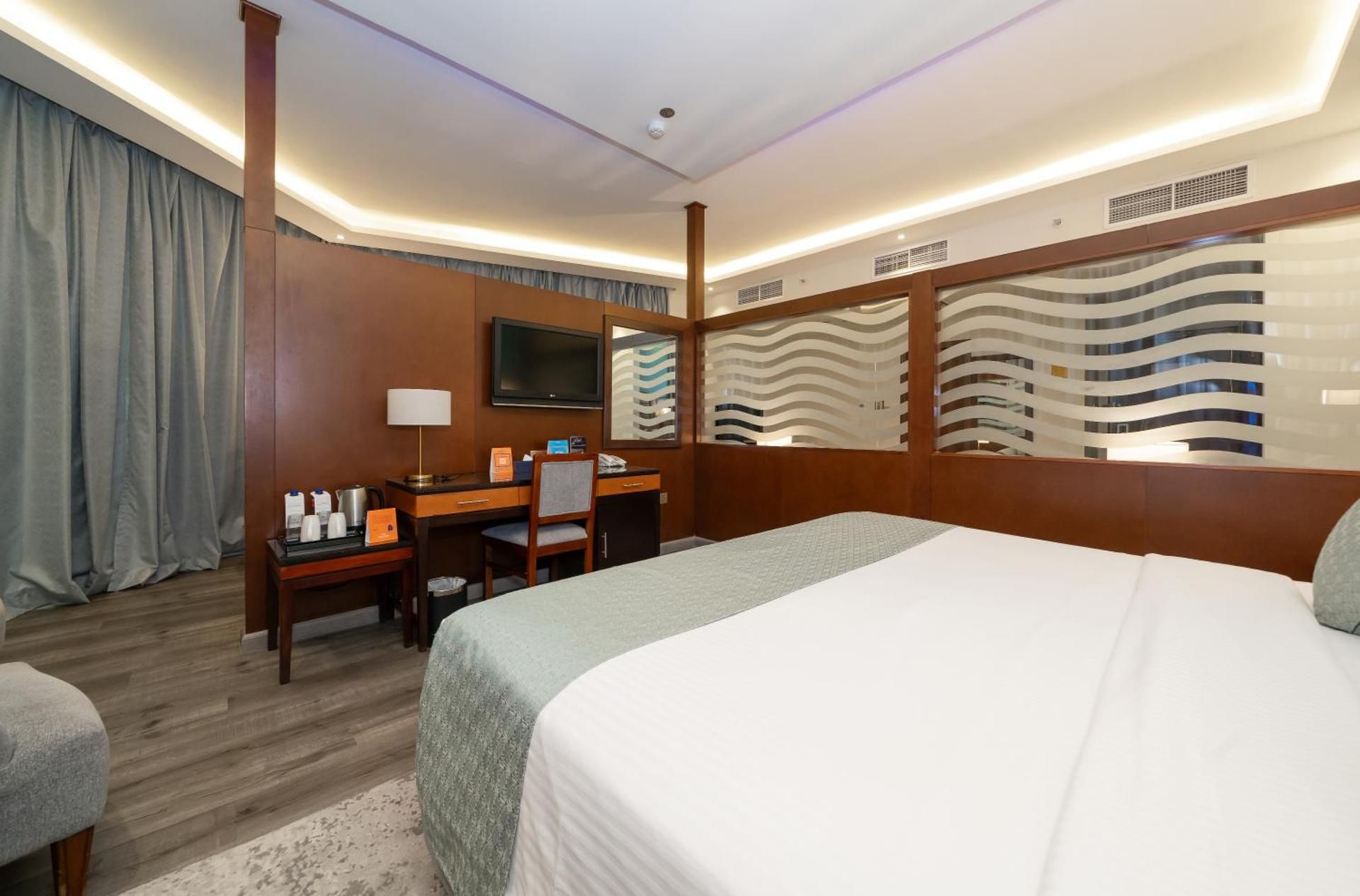 1 King Bed, Suite, Non-Smoking