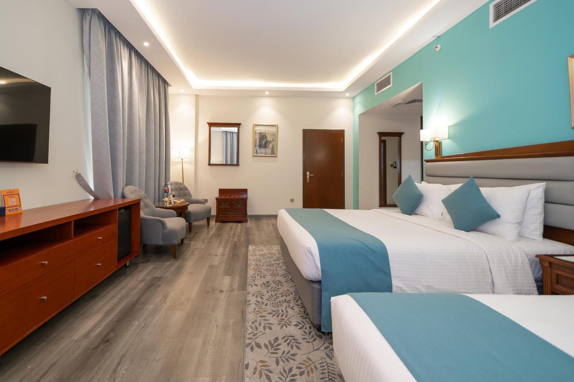 2 Queen Beds, Junior Suite, Non-Smoking