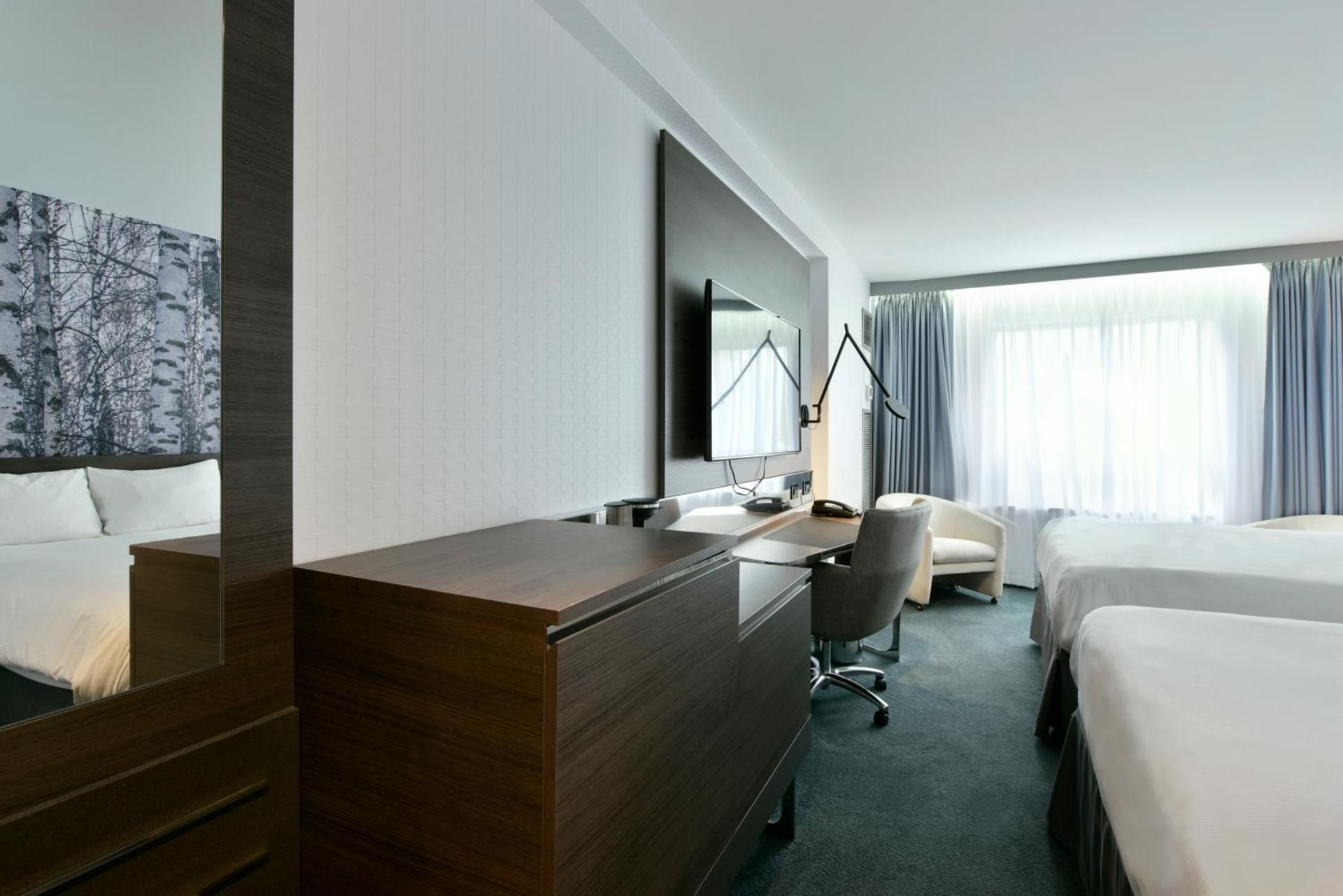 2 Double Beds