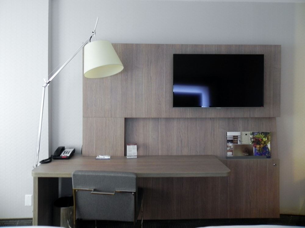 undefined DoubleTree by Hilton Ottawa Downtown 9