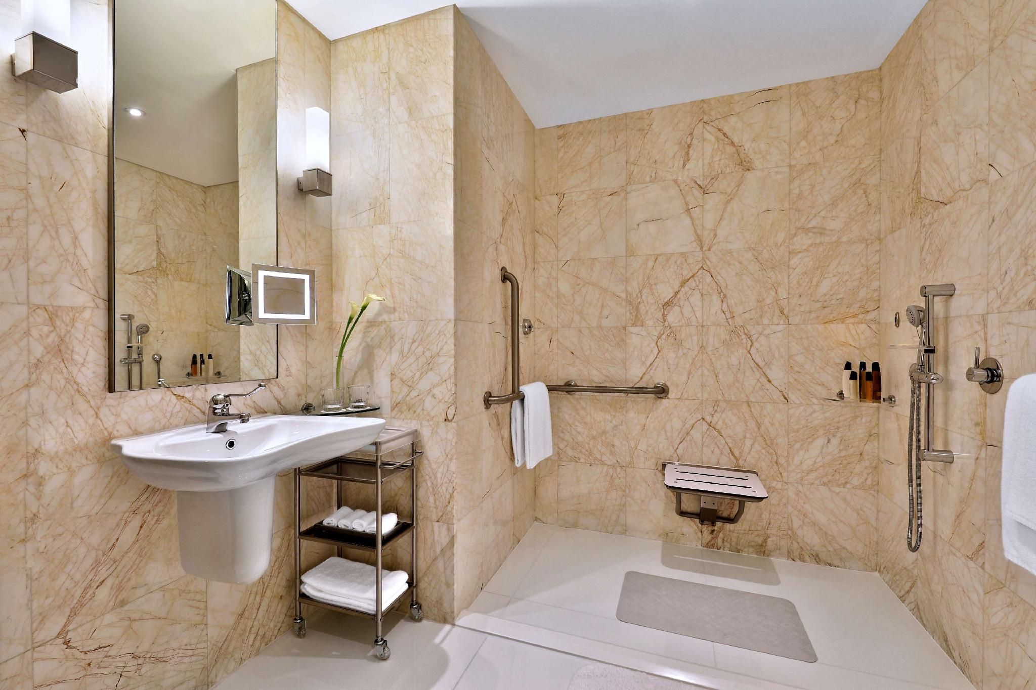 Queen Accessible Superior Room With Sea View