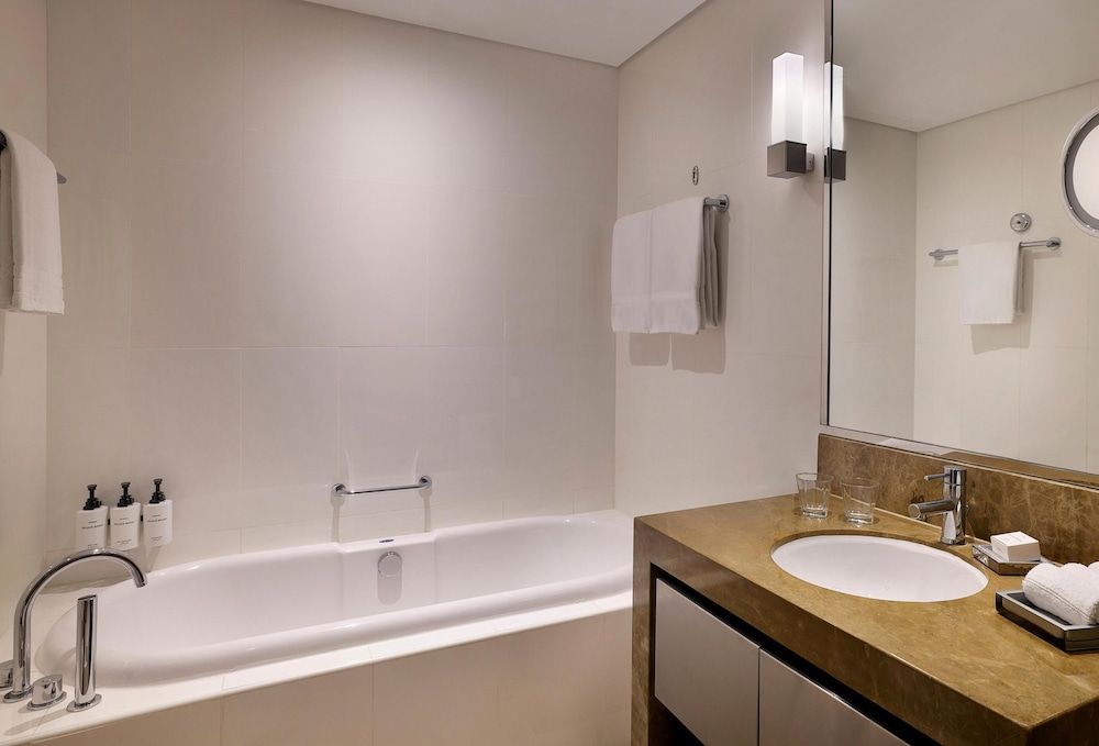 Conrad Abu Dhabi Etihad Towers King Studio With Sea View 6