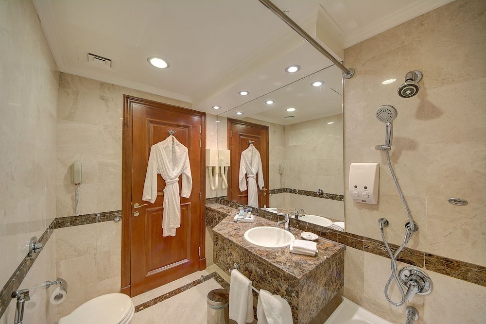 undefined Royal Ascot Hotel 7