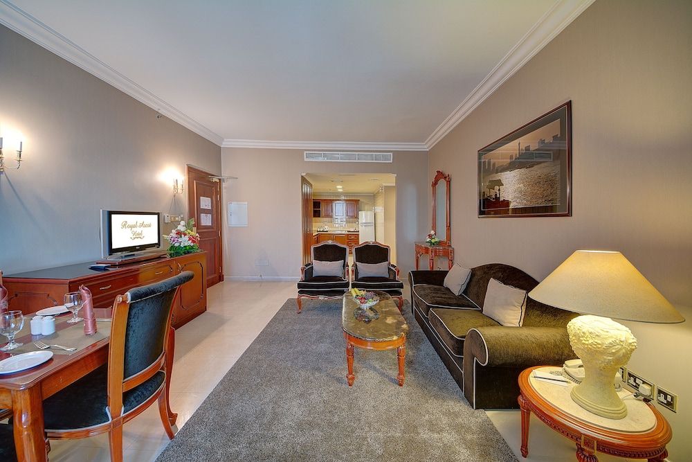 undefined Royal Ascot Hotel 9