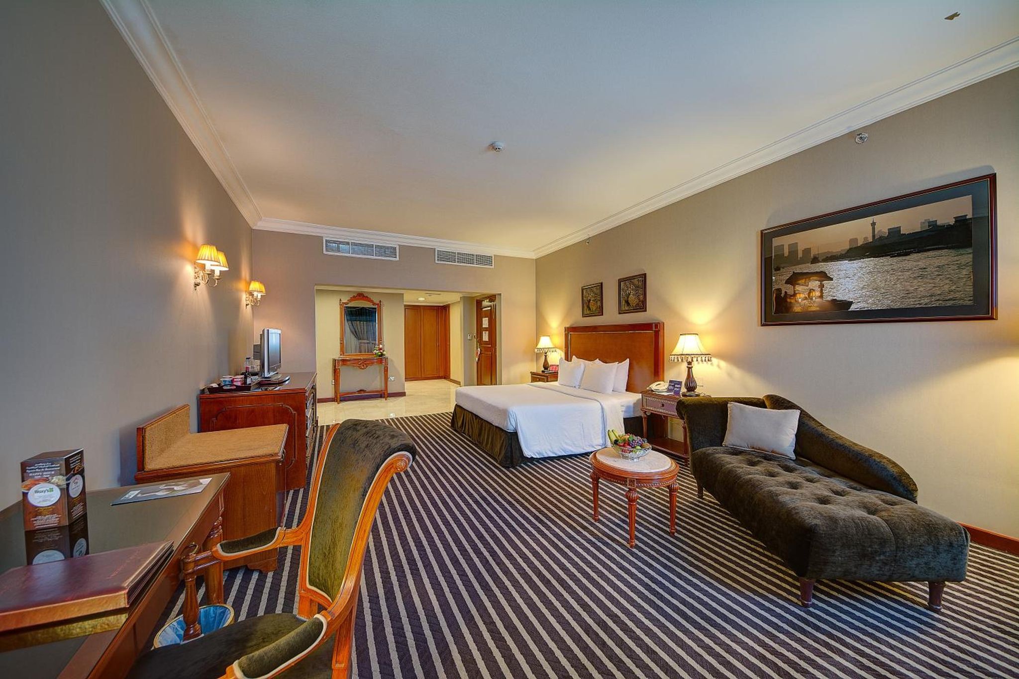 undefined Royal Ascot Hotel 8