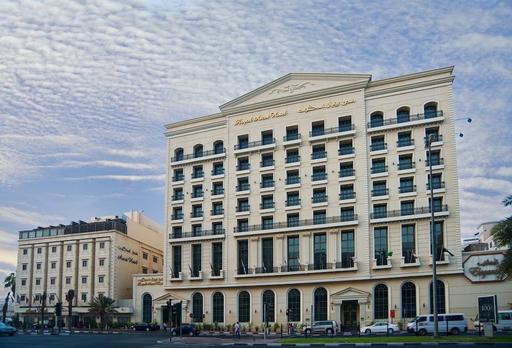 undefined Royal Ascot Hotel 4
